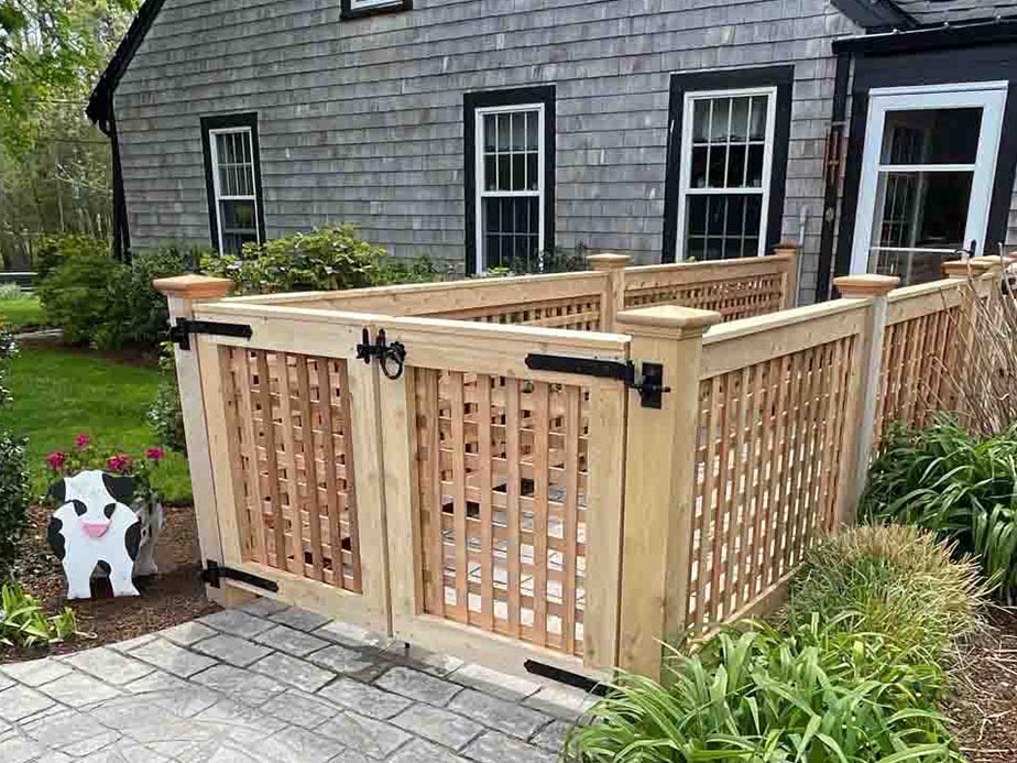 Wood fence styles that are popular in Duxbury MA